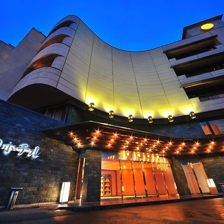 Senkeien Tsukioka Hotel Kaminoyama Exteriör bild