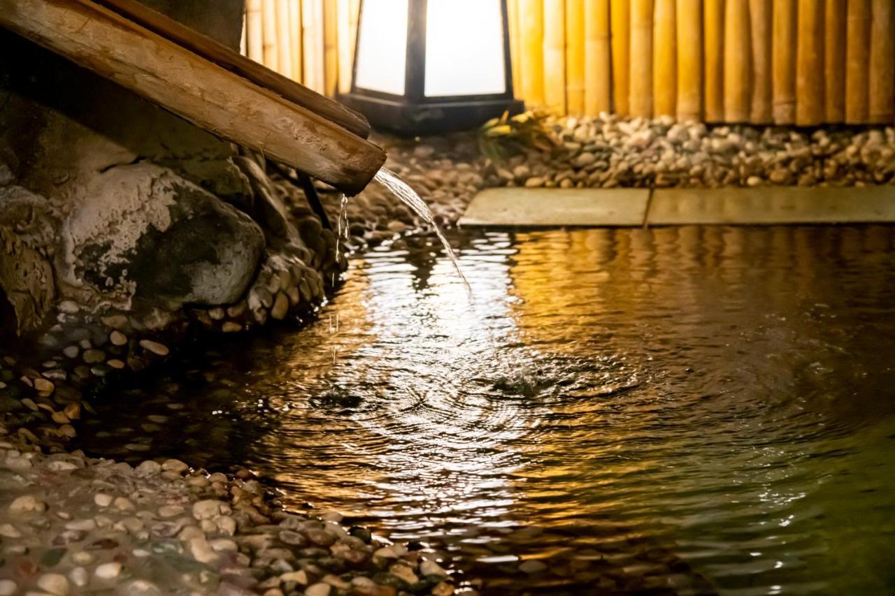 Senkeien Tsukioka Hotel Kaminoyama Exteriör bild