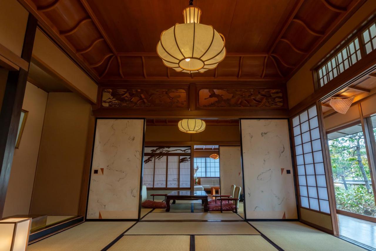 Senkeien Tsukioka Hotel Kaminoyama Exteriör bild