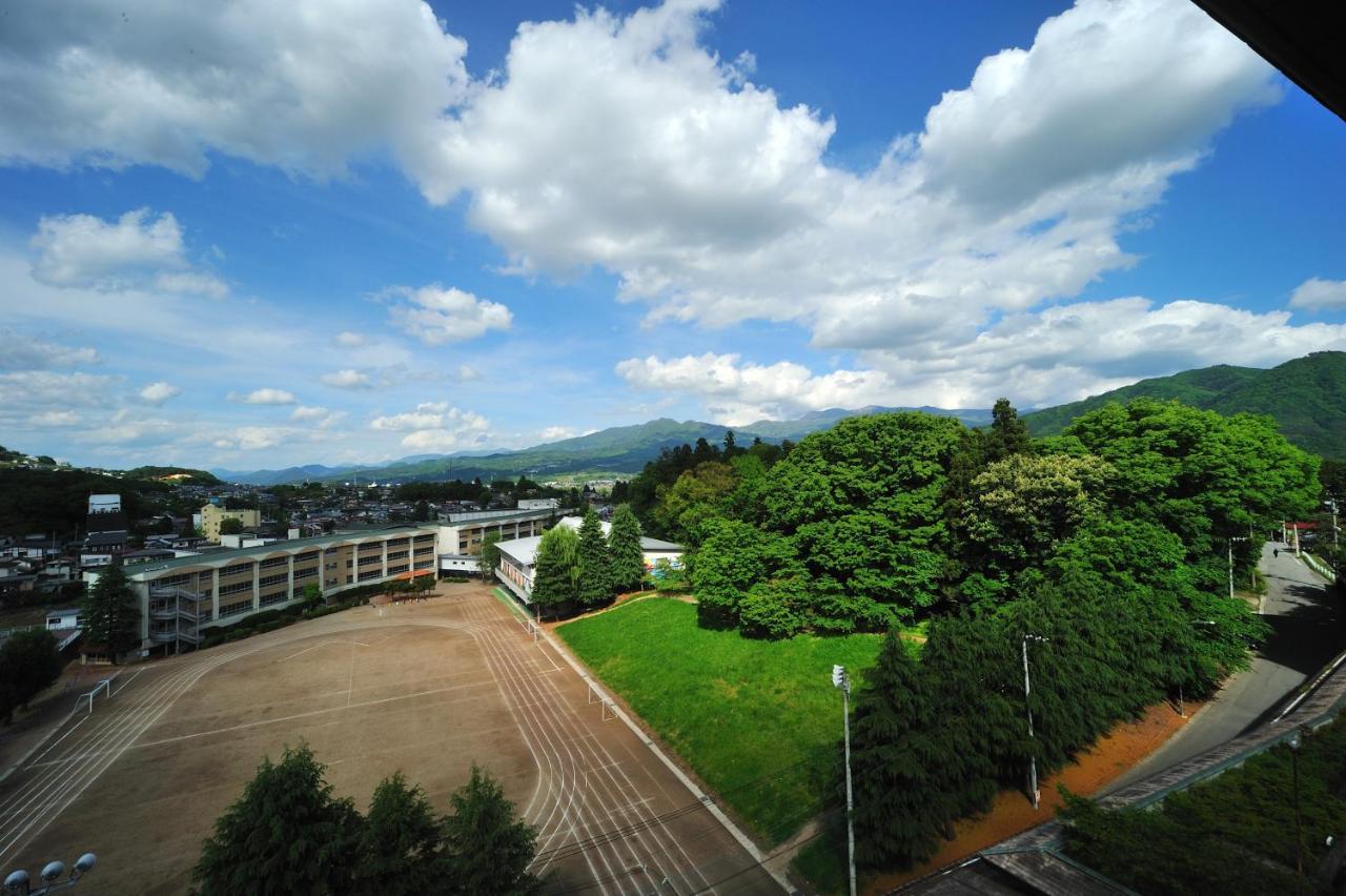 Senkeien Tsukioka Hotel Kaminoyama Exteriör bild