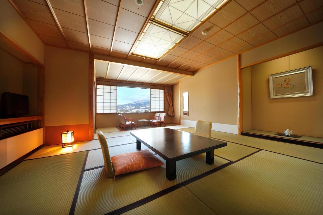 Senkeien Tsukioka Hotel Kaminoyama Exteriör bild
