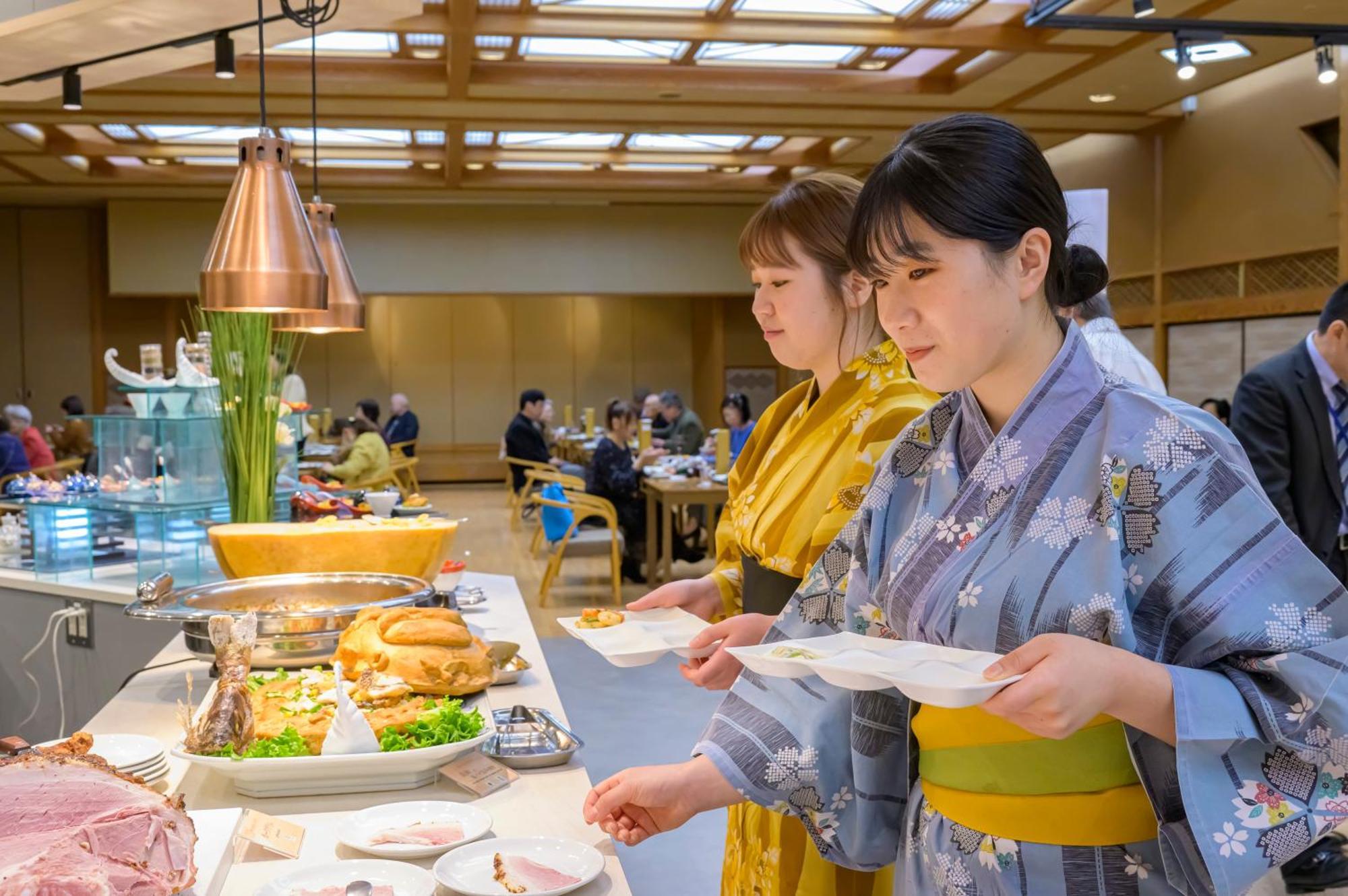 Senkeien Tsukioka Hotel Kaminoyama Exteriör bild