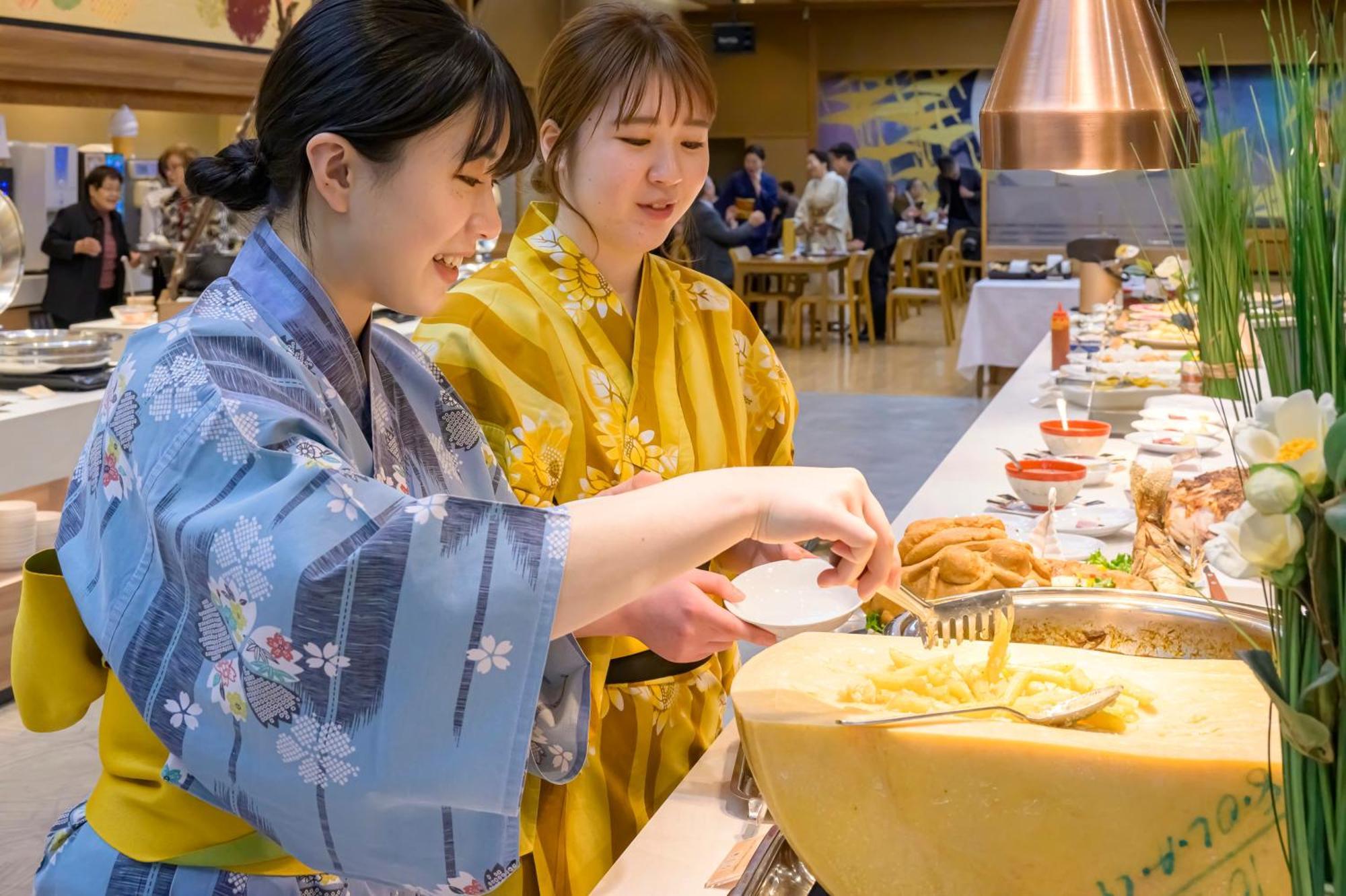 Senkeien Tsukioka Hotel Kaminoyama Exteriör bild